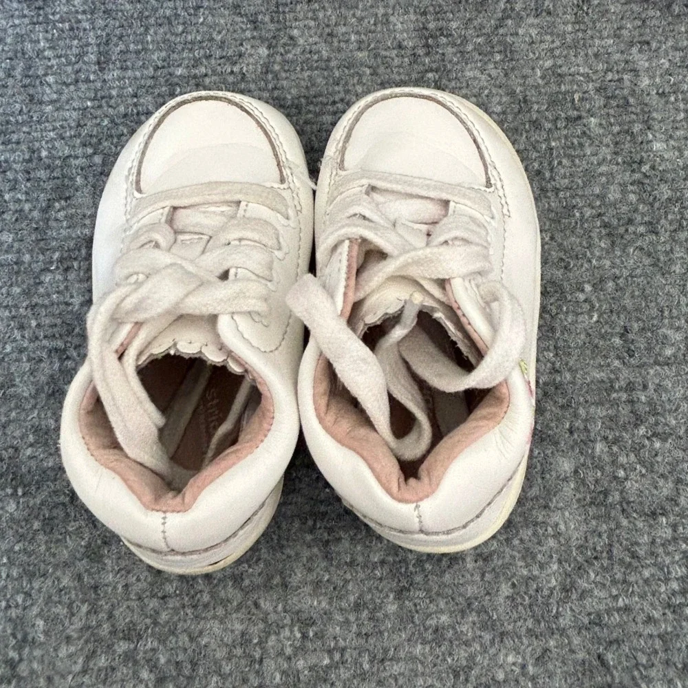 Stride Rite SRT Emilia White Leather Floral Embroidery Sneakers 4XW BG35693